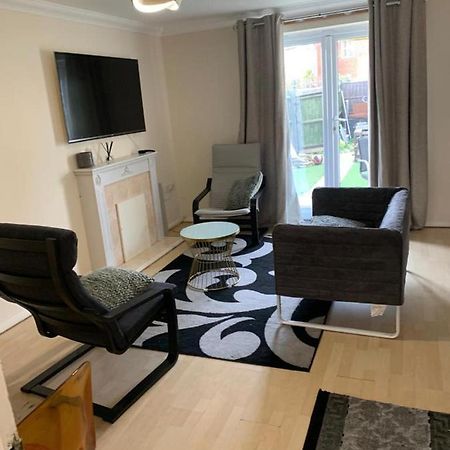 Charming 2-Bed House In London Villa Dış mekan fotoğraf