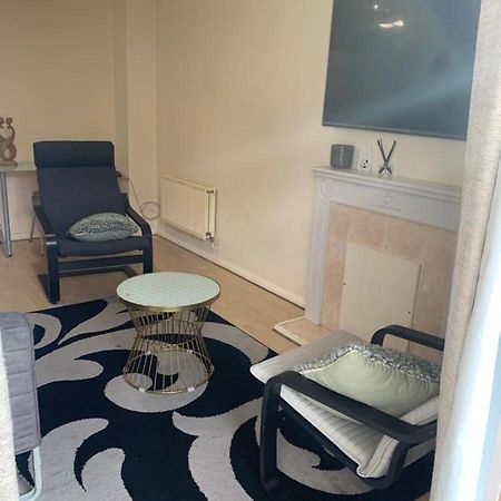 Charming 2-Bed House In London Villa Dış mekan fotoğraf